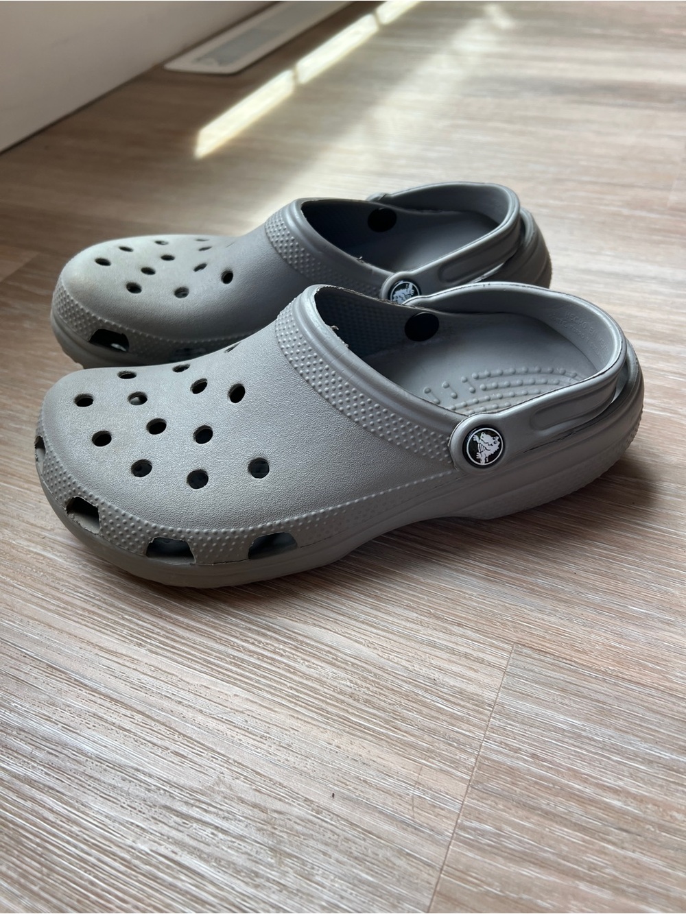 Crocs Classic Clog Gray Unisex Comfort Shoes M8 W10 lightweight slip on - Picture 3 of 8